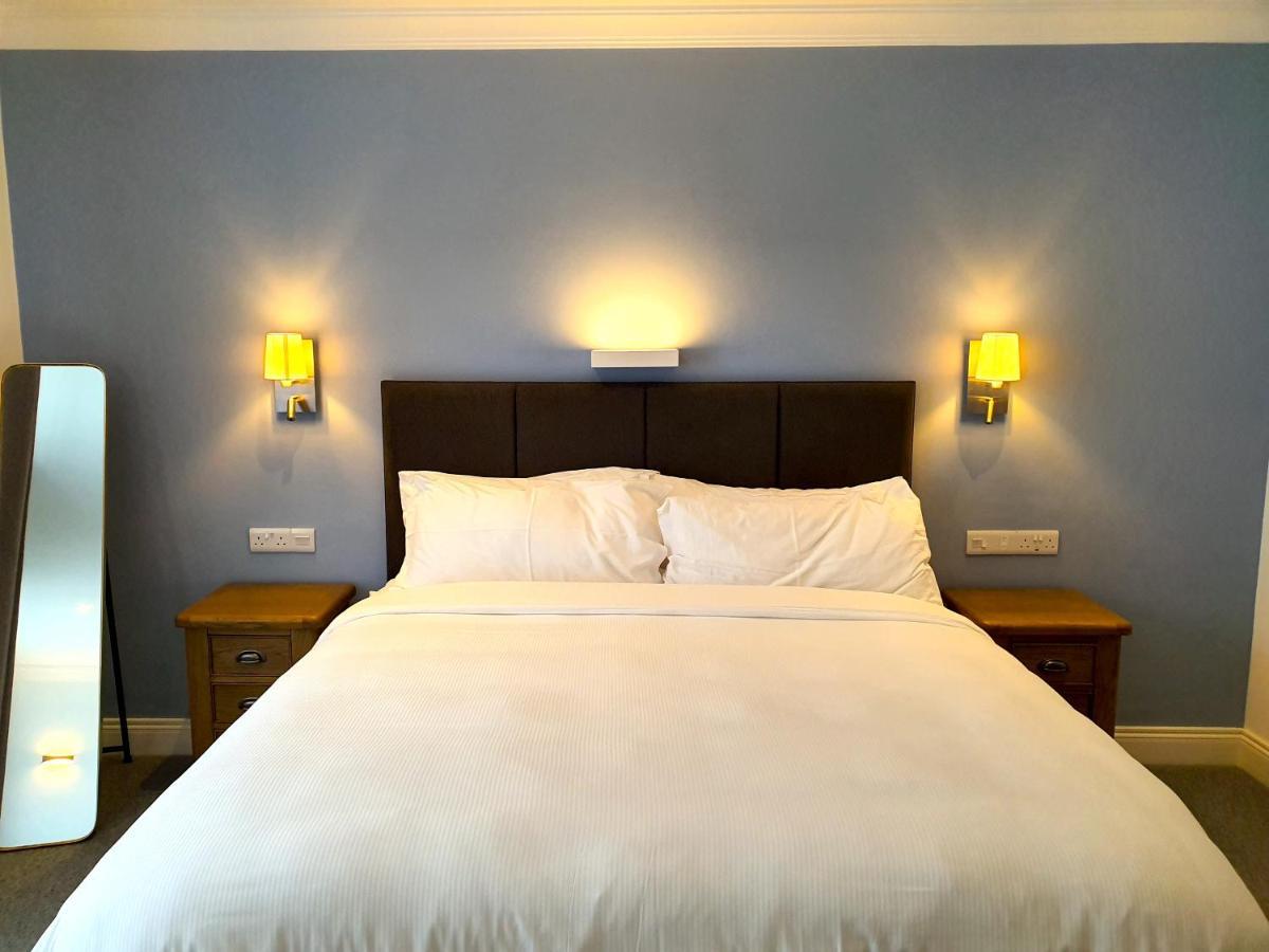 Dingle Garden Townhouse Bed & Breakfast Ngoại thất bức ảnh A bedroom at the hotel