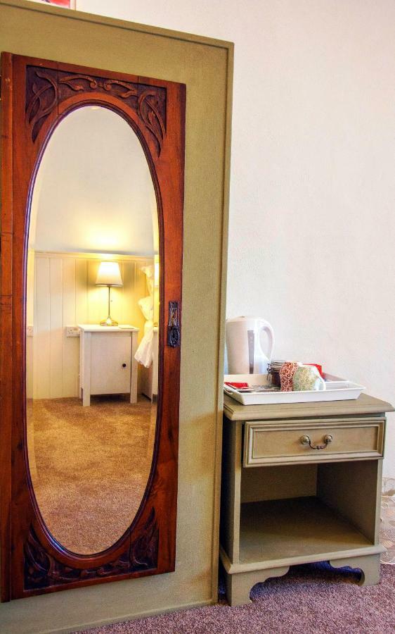 Dingle Garden Townhouse Bed & Breakfast Ngoại thất bức ảnh A room at the hotel